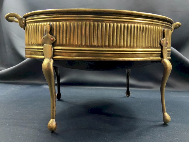Grande jardinière quadripode à anses laiton godronné fin XVIIIe style Louis XVI