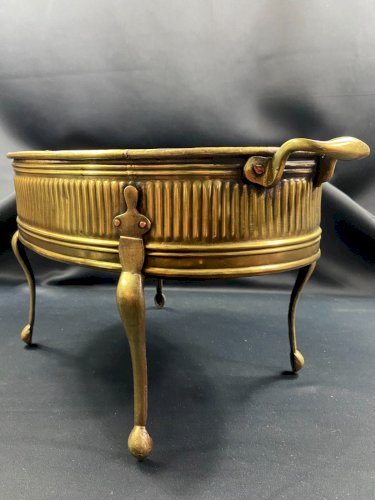 Grande jardinière quadripode à anses laiton godronné fin XVIIIe style Louis XVI