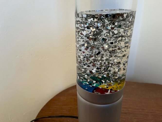 GRANDE LAMPE A PAILLETTES MULTICOLORES EN ALUMINIUM ET VERRE ANNEES 70 VINTAGE 