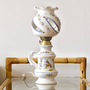 Grande lampe artisanale en faïence du Moustiers