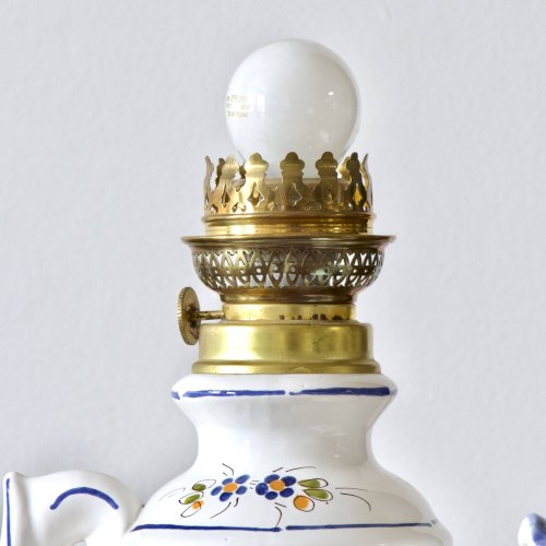 Grande lampe artisanale en faïence du Moustiers