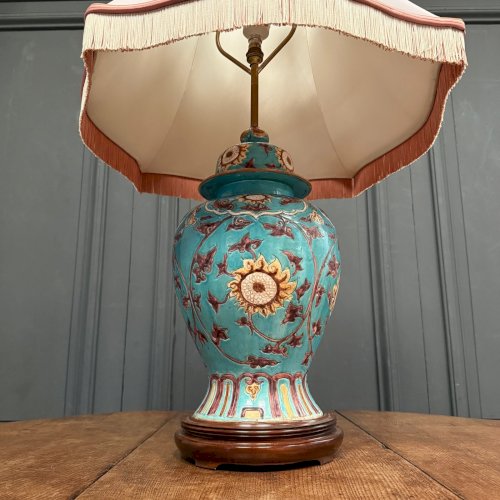 Grande lampe chinoise en céramique XXe décor floral abat-jour d'origine L9049