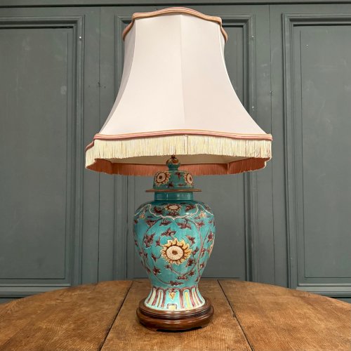 Grande lampe chinoise en céramique XXe décor floral abat-jour d'origine L9049
