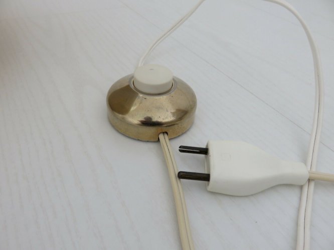  GRANDE LAMPE DE SOL EN RESINE DE COULEUR AMBRE ANNEES 60 70 VINTAGE.