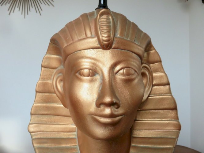 GRANDE LAMPE DE TABLE  PHARAON  EN PLATRE DORE ANNEES 70 