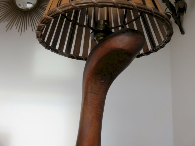 GRANDE LAMPE EN BOIS DOLIVIER ET ABAT JOUR EN BAMBOU ANNEES 60 70 VINTAGE