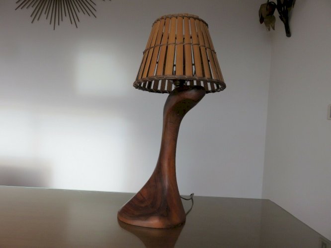 GRANDE LAMPE EN BOIS DOLIVIER ET ABAT JOUR EN BAMBOU ANNEES 60 70 VINTAGE