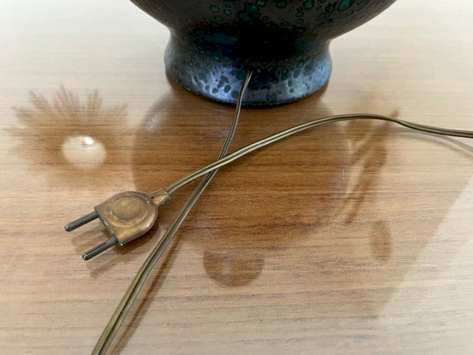 GRANDE LAMPE EN CERAMIQUE GRISE MOUCHETEE DE VERT ANNEES 50 60 VINTAGE