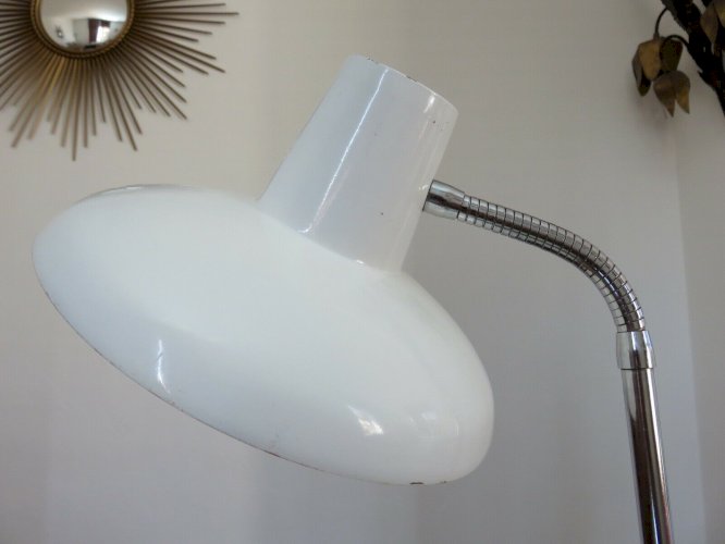 GRANDE LAMPE EN METAL LAQUE BLANC ET DOUBLE FLEXIBLE CHROME ANNEES 60 70 