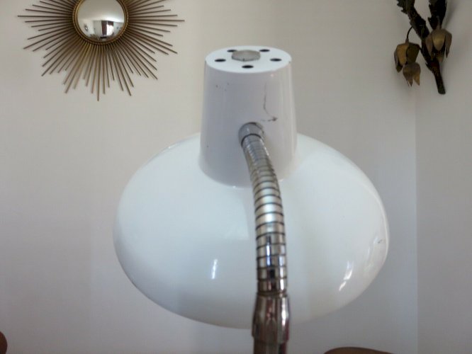 GRANDE LAMPE EN METAL LAQUE BLANC ET DOUBLE FLEXIBLE CHROME ANNEES 60 70 