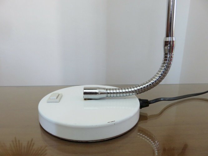 GRANDE LAMPE EN METAL LAQUE BLANC ET DOUBLE FLEXIBLE CHROME ANNEES 60 70 