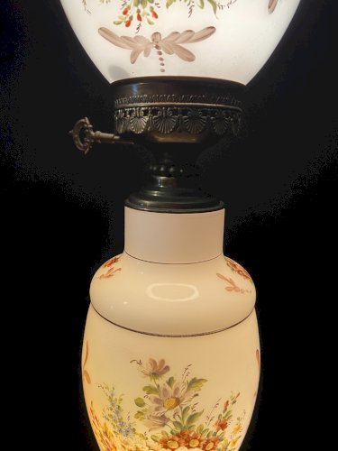 Grande lampe opaline de style Napoléon III à décor floral paire possible
