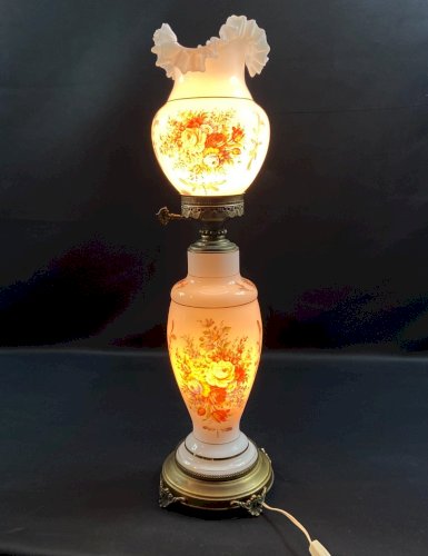 Grande lampe opaline de style Napoléon III à décor floral paire possible