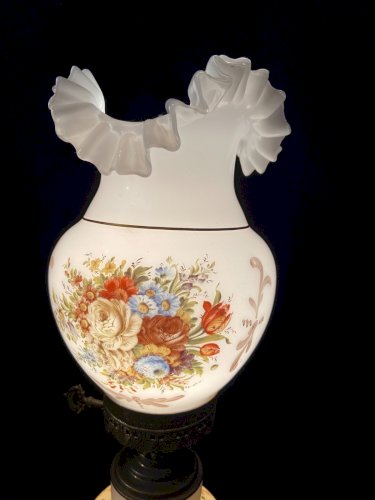 Grande lampe opaline de style Napoléon III à décor floral paire possible