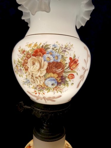 Grande lampe opaline de style Napoléon III à décor floral paire possible