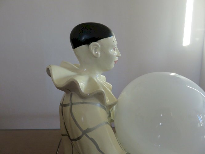 GRANDE LAMPE PIERROT EN CERAMIQUE ET OPALINE BLANCHE SIGNEE REGAL ANNEES 50 60
