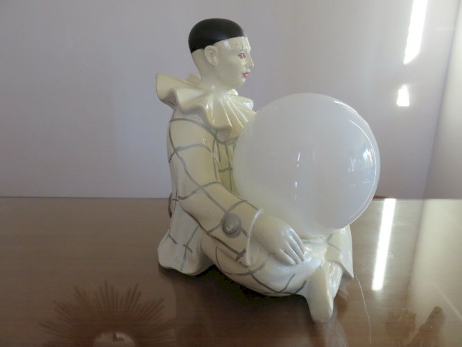 GRANDE LAMPE PIERROT EN CERAMIQUE ET OPALINE BLANCHE SIGNEE REGAL ANNEES 50 60