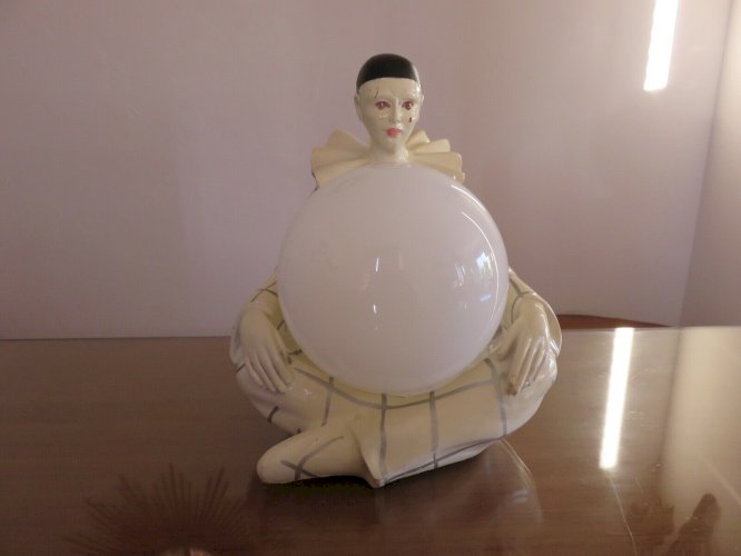 GRANDE LAMPE PIERROT EN CERAMIQUE ET OPALINE BLANCHE SIGNEE REGAL ANNEES 50 60