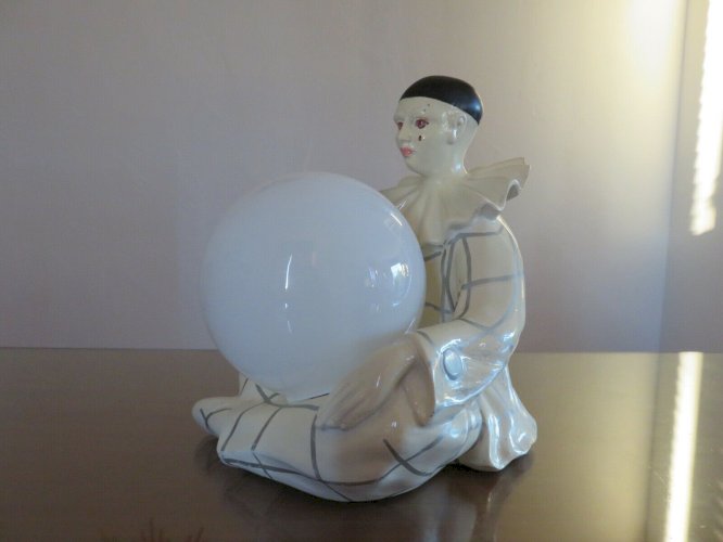 GRANDE LAMPE PIERROT EN CERAMIQUE ET OPALINE BLANCHE SIGNEE REGAL ANNEES 50 60