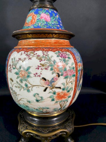 Grande lampe porcelaine de Canton sur monture bronze fin XIXe Qing Famille rose