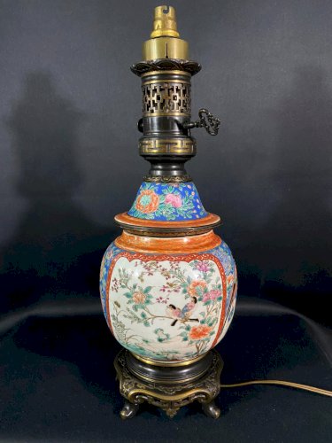 Grande lampe porcelaine de Canton sur monture bronze fin XIXe Qing Famille rose