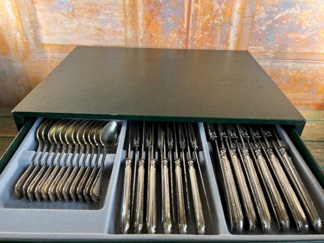 Grande ménagère ancienne 95 pièces en métal argenté – Cailar Bayard Paris