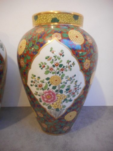 GRANDE PAIRE DE VASES LIMOGES B&Cie EN FAIENCE PEINTE ET DOREE