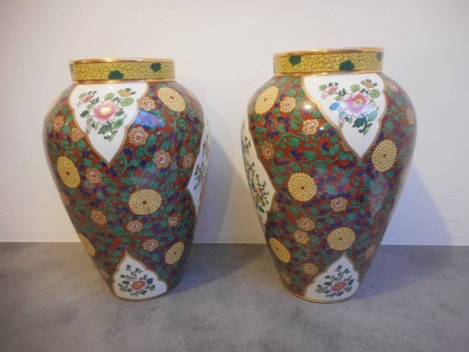 GRANDE PAIRE DE VASES LIMOGES B&Cie EN FAIENCE PEINTE ET DOREE