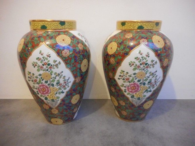 GRANDE PAIRE DE VASES LIMOGES B&Cie EN FAIENCE PEINTE ET DOREE