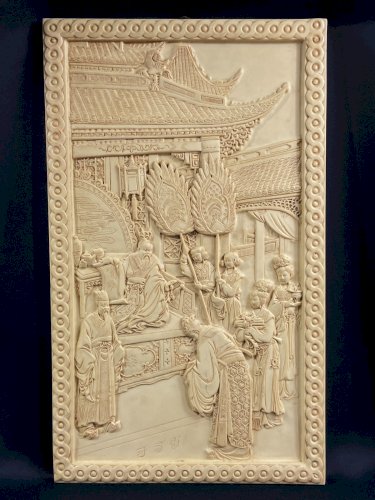 Grande plaque en résine ivoirine scène de cour impériale Chine style Qing