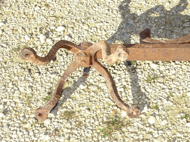 -GRANDE POTENCE DE LANTERNE OU D'ENSEIGNE FER FORGE A SELLER