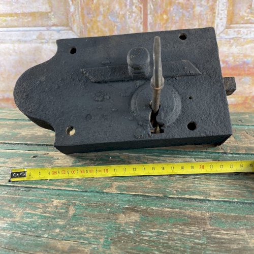 Grande serrure XVIIIe de château en Bourgogne – Ferronnerie d’art ancienne