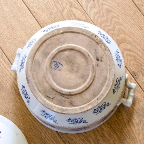 Grande soupière XIXe siècle signé St Uze St Vallier, terre dacier