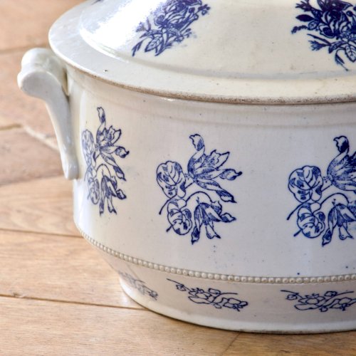 Grande soupière XIXe siècle signé St Uze St Vallier, terre dacier