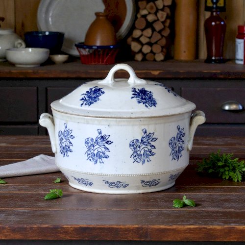 Grande soupière XIXe siècle signé St Uze St Vallier, terre dacier