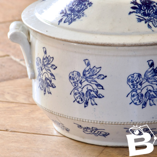 Grande soupière XIXe siècle signé St Uze St Vallier, terre dacier