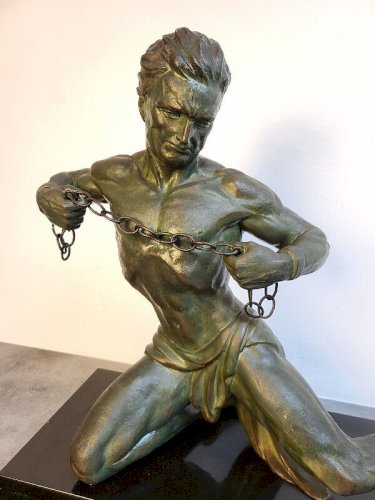GRANDE STATUE EN REGULE ET MARBRE HOMME ENCHAINE DE J RONCOURT
