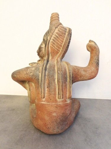 GRANDE STATUE EN TERRE CUITE N33