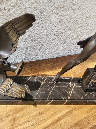 GRANDE STATUE LA CHASSE A L'AIGLE EN REGULE