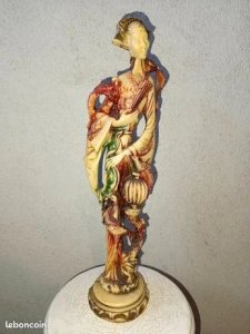 large Chinese resin figurine featuring a woman in good condition