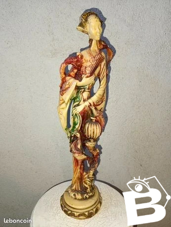 grande statuette chinoise en resine a decor de femme en bon etat