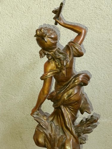 grande statuette en regule avec socle bois signé Auguste moreau en bon etat