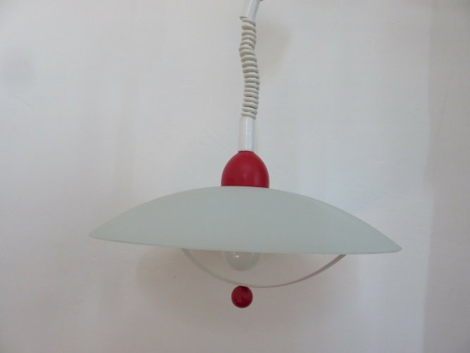 GRANDE SUSPENSION EN VERRE DEPOLI, BOIS LAQUE ROUGE ET METAL BLANC 1980 MEMPHIS