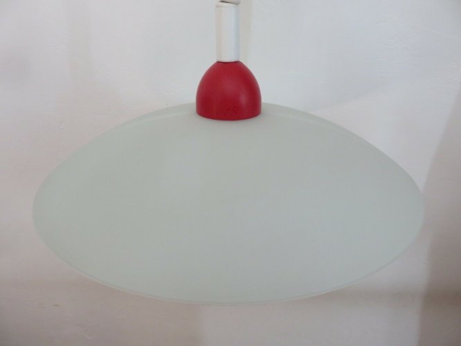 GRANDE SUSPENSION EN VERRE DEPOLI, BOIS LAQUE ROUGE ET METAL BLANC 1980 MEMPHIS