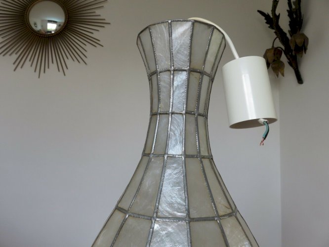 GRANDE SUSPENSION FORME GOUTTE DEAU EN NACRE BLANCHE ANNEES 70 VINTAGE