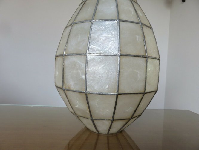 GRANDE SUSPENSION FORME GOUTTE DEAU EN NACRE BLANCHE ANNEES 70 VINTAGE