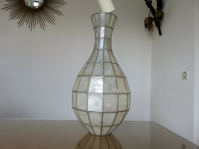 GRANDE SUSPENSION FORME GOUTTE DEAU EN NACRE BLANCHE ANNEES 70 VINTAGE