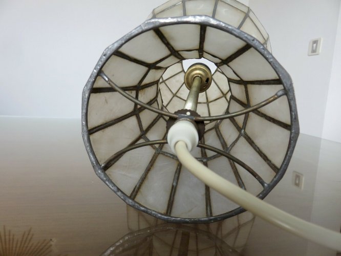 GRANDE SUSPENSION FORME GOUTTE DEAU EN NACRE BLANCHE ANNEES 70 VINTAGE