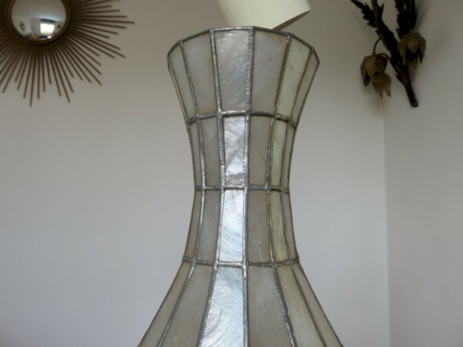 GRANDE SUSPENSION FORME GOUTTE DEAU EN NACRE BLANCHE ANNEES 70 VINTAGE
