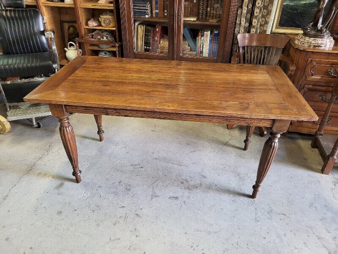 GRANDE TABLE 4 PIEDS DE FABRICATION ANCIENNE